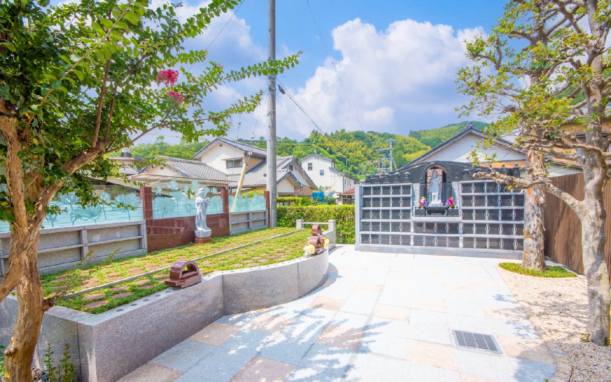  旧東海道・岡部宿で旅人を癒してきた「一ト火灸」のお寺が、現代のお墓の悩みに応える永代供養墓・樹木葬を新設